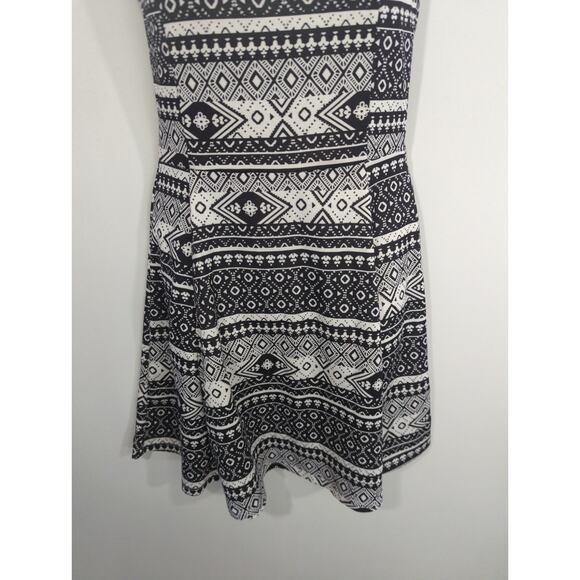 H&M Divided Black & White Scooped Neck Sleeveless Mini Jersey Dress Size 4 - Picture 5 of 10